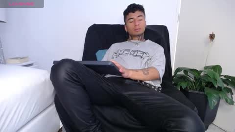 juancamilo66_ online show from December 31, 9:17 pm