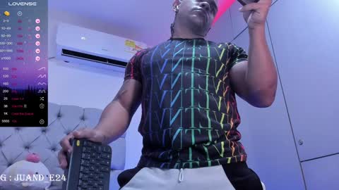 independent model online show from December 28, 5:55 am