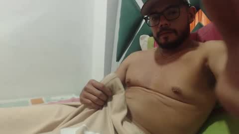 Snapshot of juanfe_style chatting on October 17, 4:27 am juanfe_style online show from October 17, 4:27 am