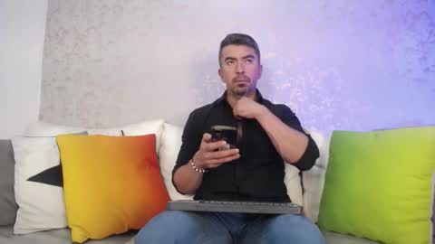 Juan k online show from December 5, 1:40 pm