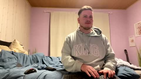 jules0612 online show from February 20, 7:01 am