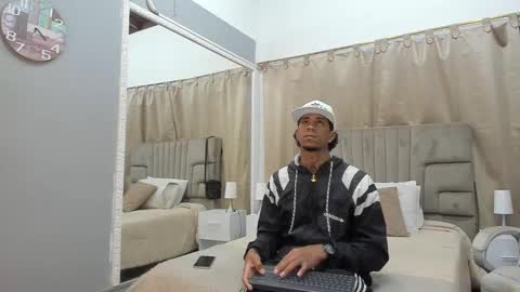 Snapshot of julian_billy chatting on December 21, 11:33 am julian billy online show from December 21, 11:33 am