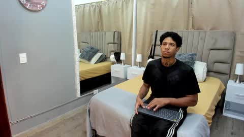 Snapshot of julian_billy chatting on January 15, 11:32 am julian billy online show from January 15, 11:32 am