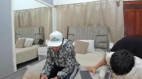 Snapshot of julian_billy chatting on December 22, 11:44 am julian billy online show from December 22, 11:44 am