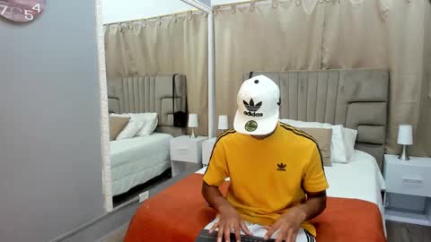 Snapshot of julian_billy chatting on January 6, 11:29 am julian billy online show from January 6, 11:29 am