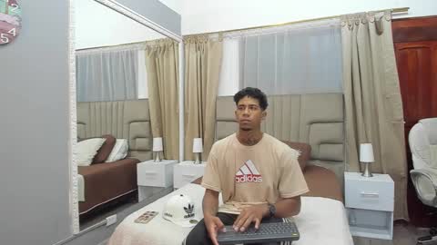 Snapshot of julian_billy chatting on February 13, 11:39 am julian billy online show from February 13, 11:39 am