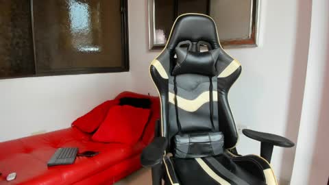 julian_wallace online show from March 17, 1:24 pm