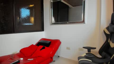 julian_wallace online show from February 22, 9:49 pm