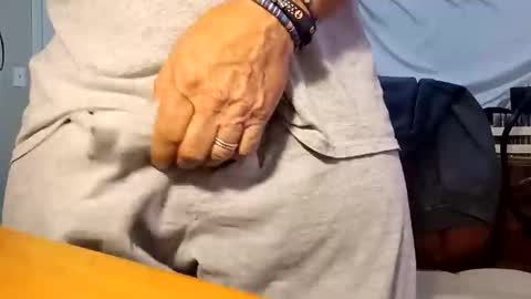 juniorgoes108 online show from October 29, 4:21 pm