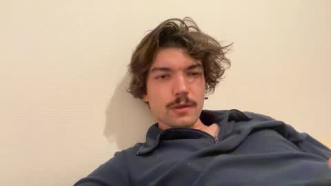 just_a_guy_with_a_big_cock online show from November 2, 7:07 pm