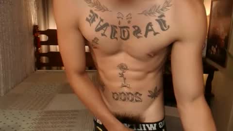 justine_hunk online show from November 11, 9:36 am