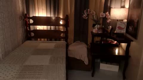 justine_hunk online show from May 31, 7:53 am