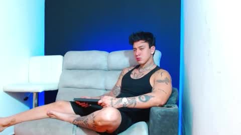 justinfuller_31 online show from February 14, 7:53 pm