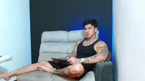 justinfuller_31 online show from June 28, 11:33 pm