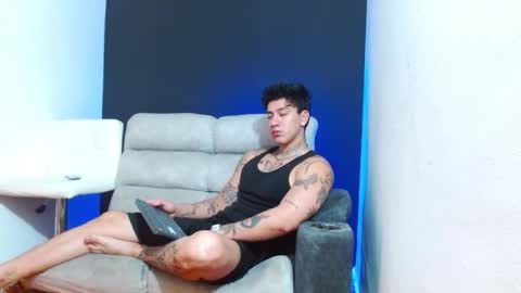 justinfuller_31 online show from March 26, 2:54 pm