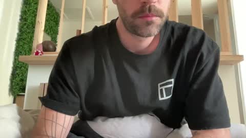 Snapshot of justmeandyou00 chatting on February 13, 11:06 am justmeandyou00 online show from February 13, 11:06 am