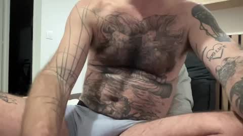 Snapshot of justmeandyou00 chatting on February 19, 5:49 pm justmeandyou00 online show from February 19, 5:49 pm