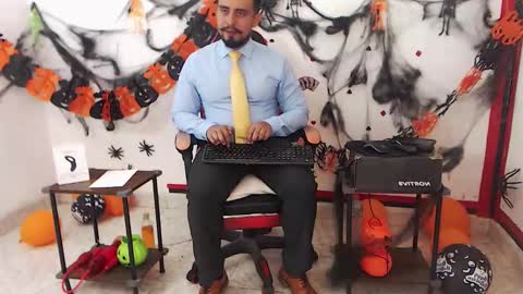 Kaleth online show from October 30, 9:05 pm