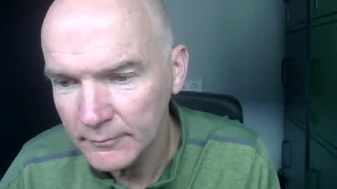 Robbie online show from November 5, 10:50 am