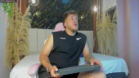 keane_lee_ online show from March 11, 12:12 pm