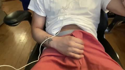 Keesey23 online show from April 20, 12:02 am