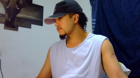 Snapshot of keivid_2303 chatting on February 2, 7:20 am david online show from February 2, 7:20 am