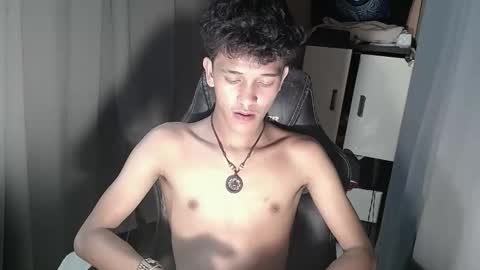 Snapshot of ken_bigcockxx chatting on October 22, 7:05 pm Ken online show from October 22, 7:05 pm