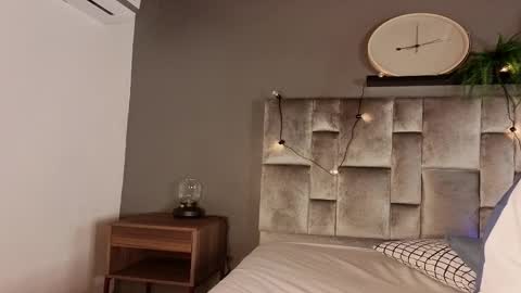   online show from October 9, 3:00 am