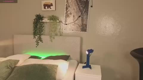   online show from October 6, 11:37 am