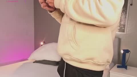   online show from October 3, 11:48 am