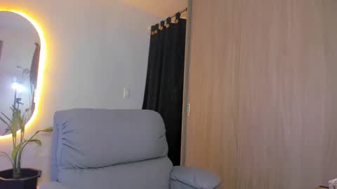 kendel_dimitri online show from February 23, 5:06 am