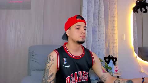 kendel_dimitri online show from October 18, 12:15 am