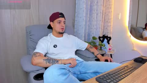 kendel_dimitri online show from October 16, 5:37 am