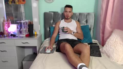 Chriss Morales online show from December 5, 1:14 am