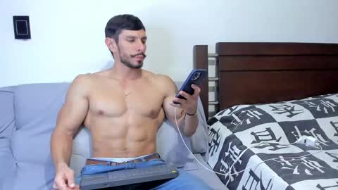 kevin_malone22 online show from June 2, 9:27 pm