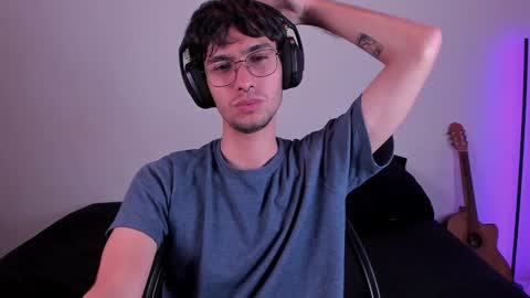 khozler_ online show from March 4, 4:38 am