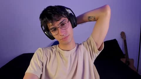 khozler_ online show from February 15, 3:20 am