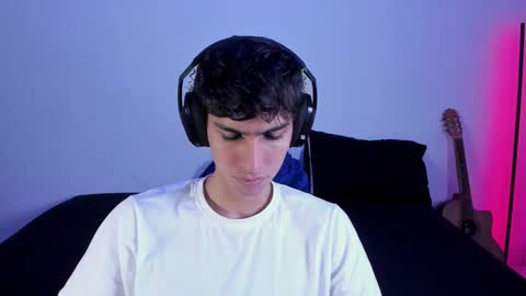 khozler_ online show from February 14, 2:50 am