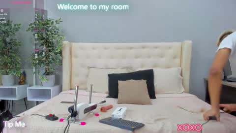 Kieran Derek online show from February 4, 3:00 am