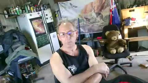 kimintheshed online show from April 18, 8:05 am