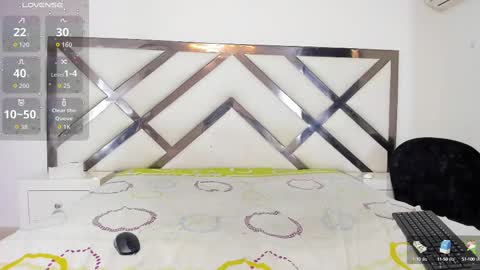 kingmaverickx online show from October 3, 2:00 pm