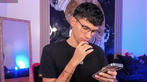  A L E X  online show from April 2, 2:53 am