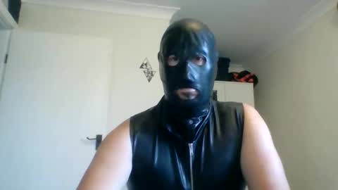 Snapshot of kinkyslave042 chatting on October 31, 8:07 am LatexKink online show from October 31, 8:07 am
