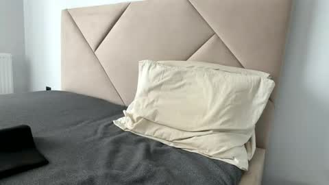 kiwigray online show from February 18, 10:24 am