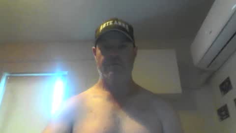 Snapshot of kiwiguy19773 chatting on January 26, 6:28 am kiwiguy19773 online show from January 26, 6:28 am