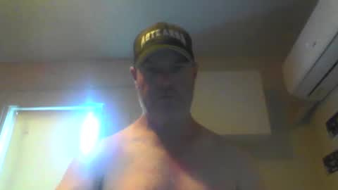 Snapshot of kiwiguy19773 chatting on February 8, 4:03 am kiwiguy19773 online show from February 8, 4:03 am
