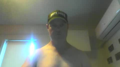 Snapshot of kiwiguy19773 chatting on December 28, 5:02 am kiwiguy19773 online show from December 28, 5:02 am