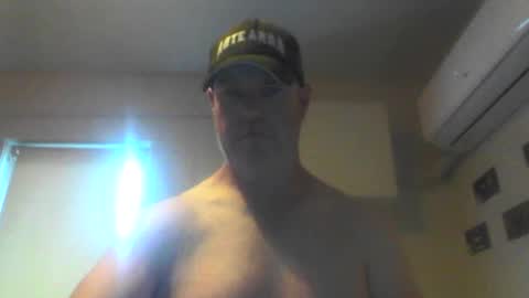 Snapshot of kiwiguy19773 chatting on December 22, 3:33 am kiwiguy19773 online show from December 22, 3:33 am