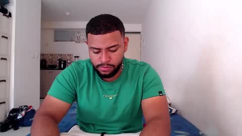 Snapshot of kleyton336 chatting on December 10, 3:33 pm kleyton online show from December 10, 3:33 pm