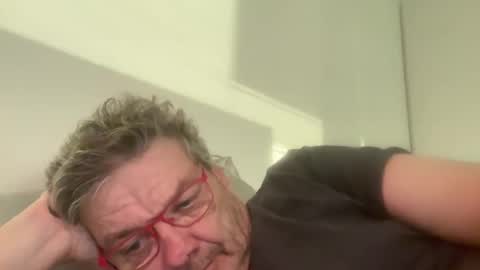 kovapoika online show from October 13, 2:45 pm